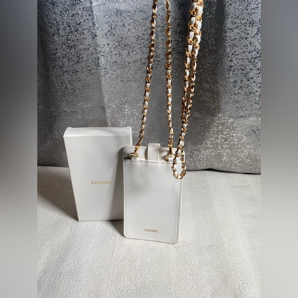 CHANEL White Crossbody - Picture 7 of 10
